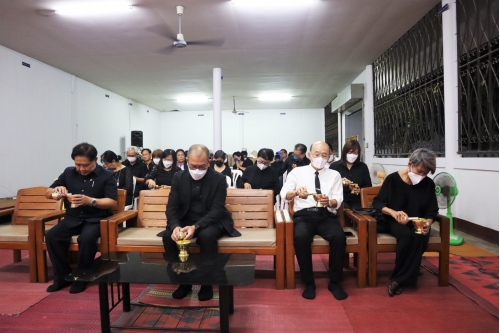 ร่วมเป็นเจ้าภาพในพิธีบำเพ็ญกุศลศพและสวดพระอภิธรรม นางรุจิรา คอทอง อดีตเลขานุการสำนักส่งเสริมศิลปวัฒนธรรมและล้านนาสร้างสรรค์