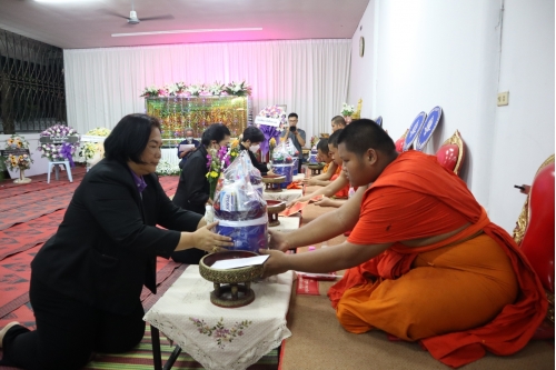 ร่วมเป็นเจ้าภาพในพิธีบำเพ็ญกุศลศพและสวดพระอภิธรรม นางรุจิรา คอทอง อดีตเลขานุการสำนักส่งเสริมศิลปวัฒนธรรมและล้านนาสร้างสรรค์