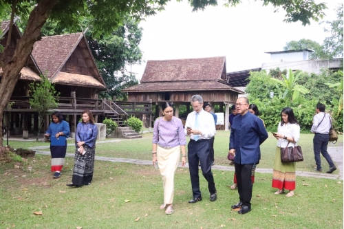 รับมอบเครื่องดนตรีไทย ซอด้วงงาช้าง และอุปกรณ์ดนตรีไทยงาช้าง 