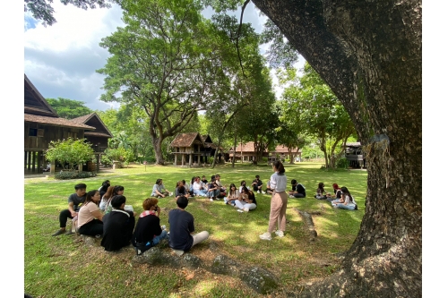 ให้การต้อนรับนักศึกษาเเละคณาจารย์จากสาขาวิชาสถาปัตยกรรมศาสตร์ภายใน คณะสถาปัตยกรรมศาสตร์และศิลปกรรมศาสตร์ มหาวิทยาลัยพะเยา