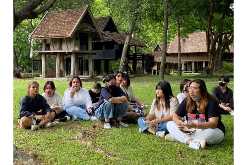 ให้การต้อนรับนักศึกษาเเละคณาจารย์จากสาขาวิชาสถาปัตยกรรมศาสตร์ภายใน คณะสถาปัตยกรรมศาสตร์และศิลปกรรมศาสตร์ มหาวิทยาลัยพะเยา