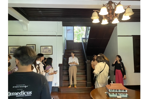 ให้การต้อนรับนักศึกษาเเละคณาจารย์จากสาขาวิชาสถาปัตยกรรมศาสตร์ภายใน คณะสถาปัตยกรรมศาสตร์และศิลปกรรมศาสตร์ มหาวิทยาลัยพะเยา