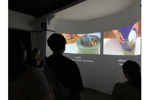 ให้การต้อนรับนักศึกษาเเละคณาจารย์จากสาขาวิชาสถาปัตยกรรมศาสตร์ภายใน คณะสถาปัตยกรรมศาสตร์และศิลปกรรมศาสตร์ มหาวิทยาลัยพะเยา