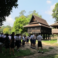 คณะครูและนักเรียนจากโรงเรียนเทพบดินทร์วิทยาเชียงใหม่ เยี่ยมชมพิพิธภัณฑ์เรือนโบราณล้านนา มช.