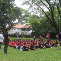 คณะครูและนักเรียนจากโรงเรียนในสังกัดเทศบาลตำบลแม่วาง เยี่ยมชมพิพิธภัณฑ์เรือนโบราณล้านนา มช.