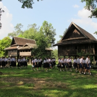 คณะครูและนักเรียนจากโรงเรียนเทพบดินทร์วิทยาเชียงใหม่ เยี่ยมชมพิพิธภัณฑ์เรือนโบราณล้านนา มช.