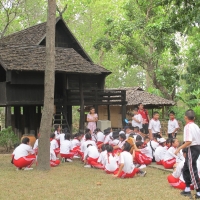 คณะครูและนักเรียนจากโรงเรียนดาราวิทยาลัย เยี่ยมชมพิพิธภัณฑ์เรือนโบราณล้านนา มช.