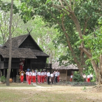 คณะครูและนักเรียนจากโรงเรียนดาราวิทยาลัย เยี่ยมชมพิพิธภัณฑ์เรือนโบราณล้านนา มช.