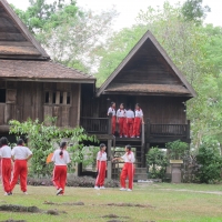 คณะครูและนักเรียนจากโรงเรียนดาราวิทยาลัย เยี่ยมชมพิพิธภัณฑ์เรือนโบราณล้านนา มช.